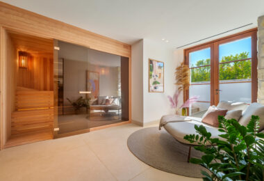 Villa Cina occupies a privileged position within The Hills, La Quinta