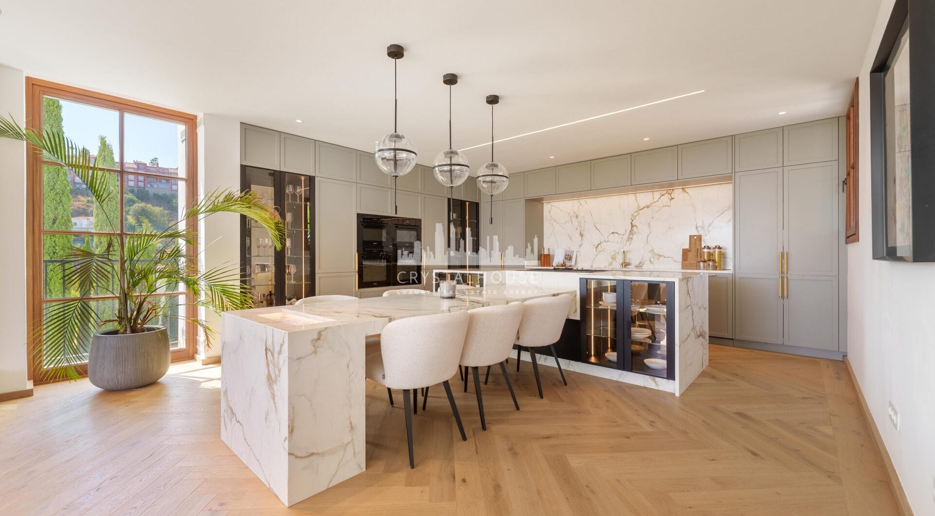 Villa Cina occupies a privileged position within The Hills, La Quinta
