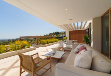 Villa Cina occupies a privileged position within The Hills, La Quinta