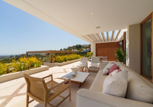 Villa Cina occupies a privileged position within The Hills, La Quinta