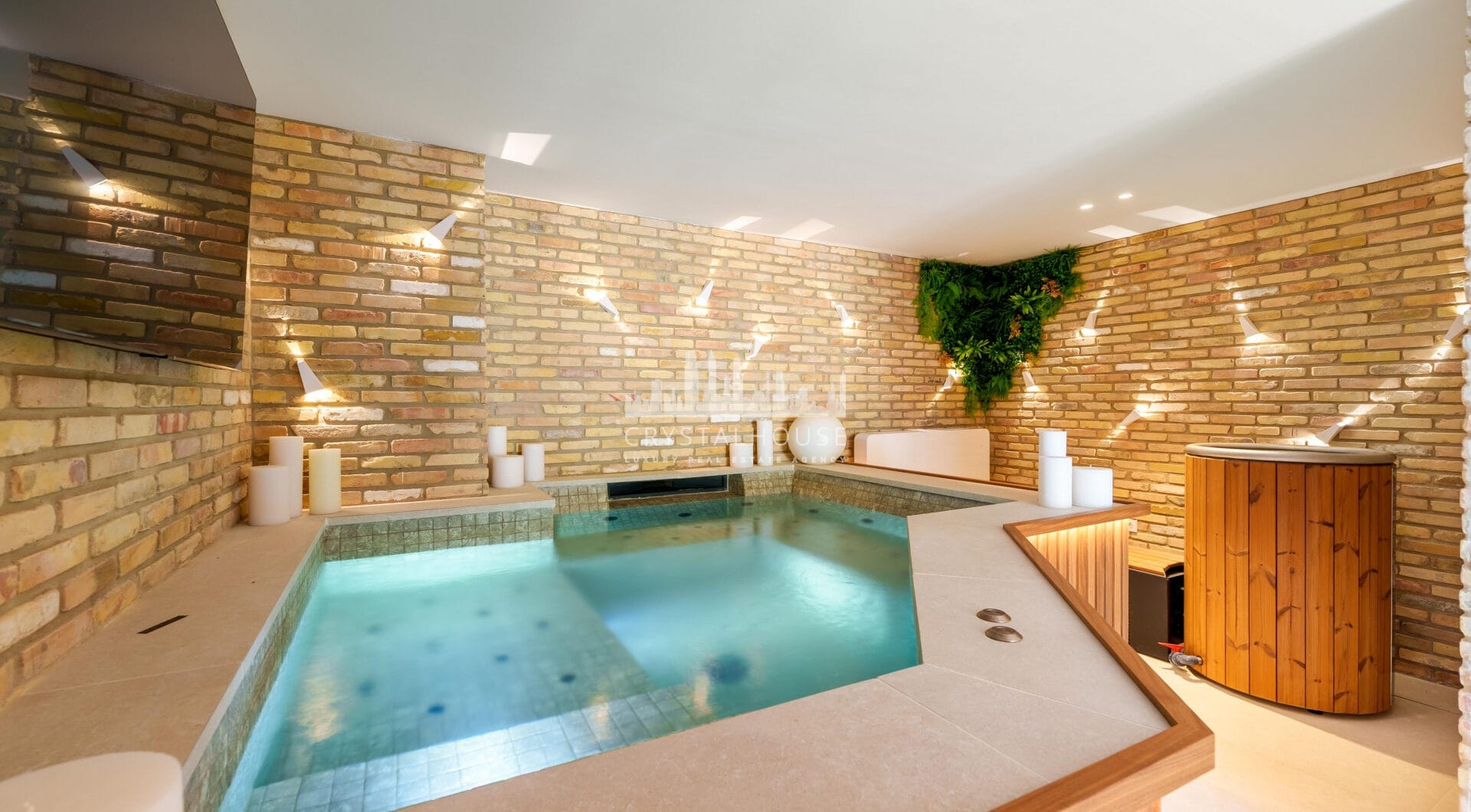 Villa Cina occupies a privileged position within The Hills, La Quinta