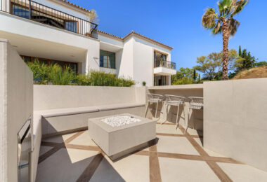 Villa Cina occupies a privileged position within The Hills, La Quinta