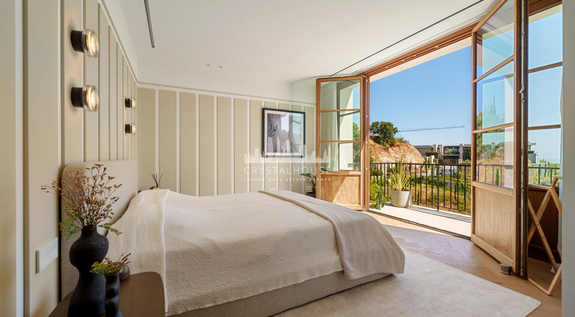 Villa Cina occupies a privileged position within The Hills, La Quinta