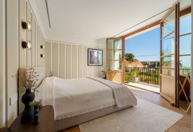 Villa Cina occupies a privileged position within The Hills, La Quinta