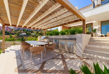 Villa Cina occupies a privileged position within The Hills, La Quinta