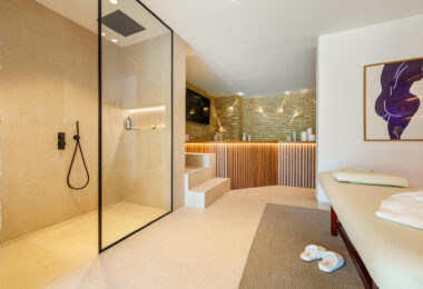 Villa Cina occupies a privileged position within The Hills, La Quinta