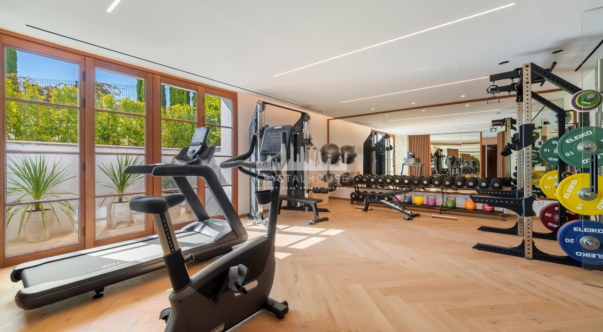 Villa Cina occupies a privileged position within The Hills, La Quinta