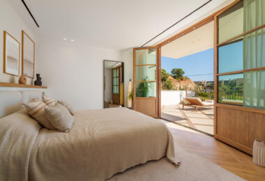 Villa Cina occupies a privileged position within The Hills, La Quinta