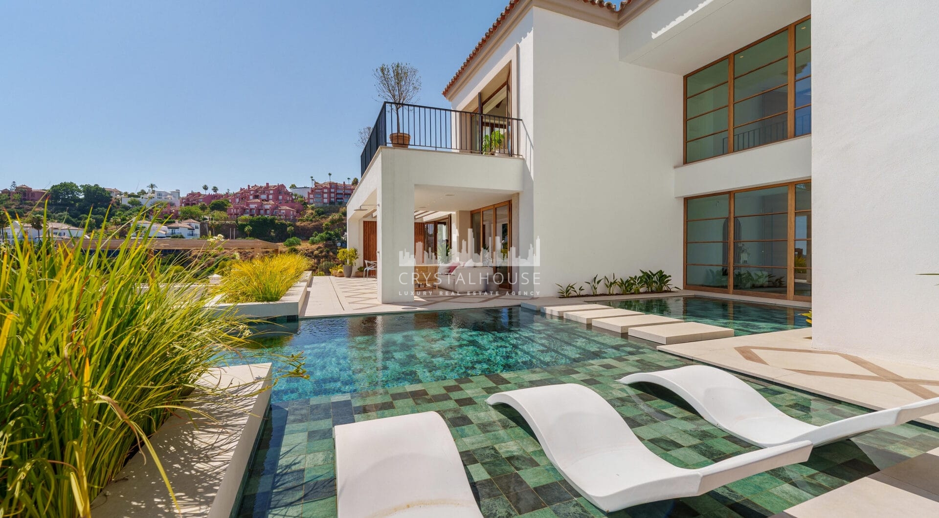 Villa Cina occupies a privileged position within The Hills, La Quinta