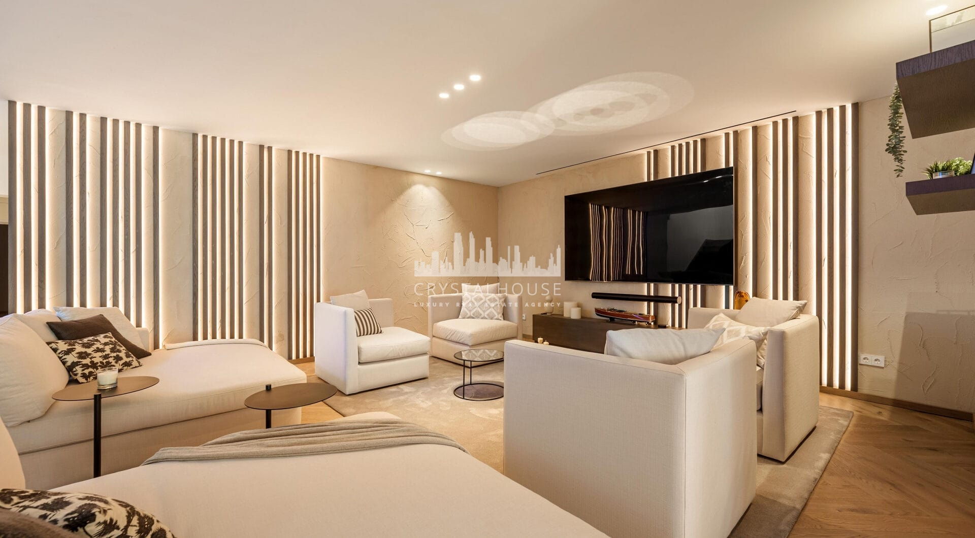 Villa Cina occupies a privileged position within The Hills, La Quinta