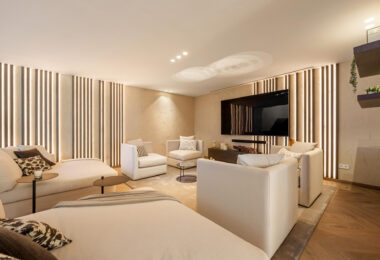 Villa Cina occupies a privileged position within The Hills, La Quinta