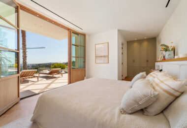 Villa Cina occupies a privileged position within The Hills, La Quinta