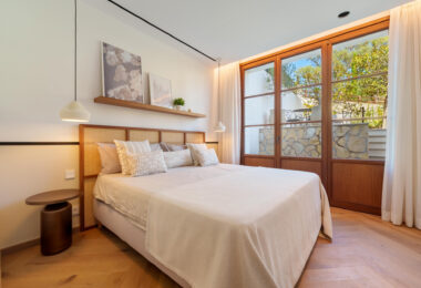 Villa Cina occupies a privileged position within The Hills, La Quinta