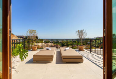 Villa Cina occupies a privileged position within The Hills, La Quinta