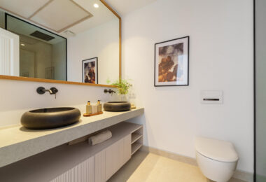 Villa Cina occupies a privileged position within The Hills, La Quinta
