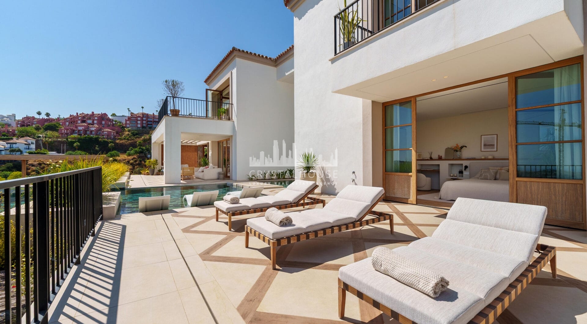 Villa Cina occupies a privileged position within The Hills, La Quinta