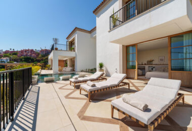Villa Cina occupies a privileged position within The Hills, La Quinta