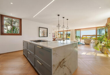 Villa Cina occupies a privileged position within The Hills, La Quinta