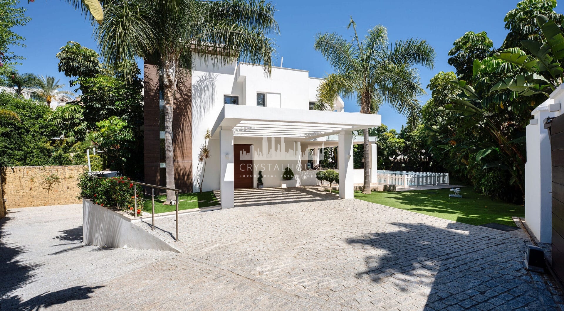 Contemporary Villa Perfect for Families