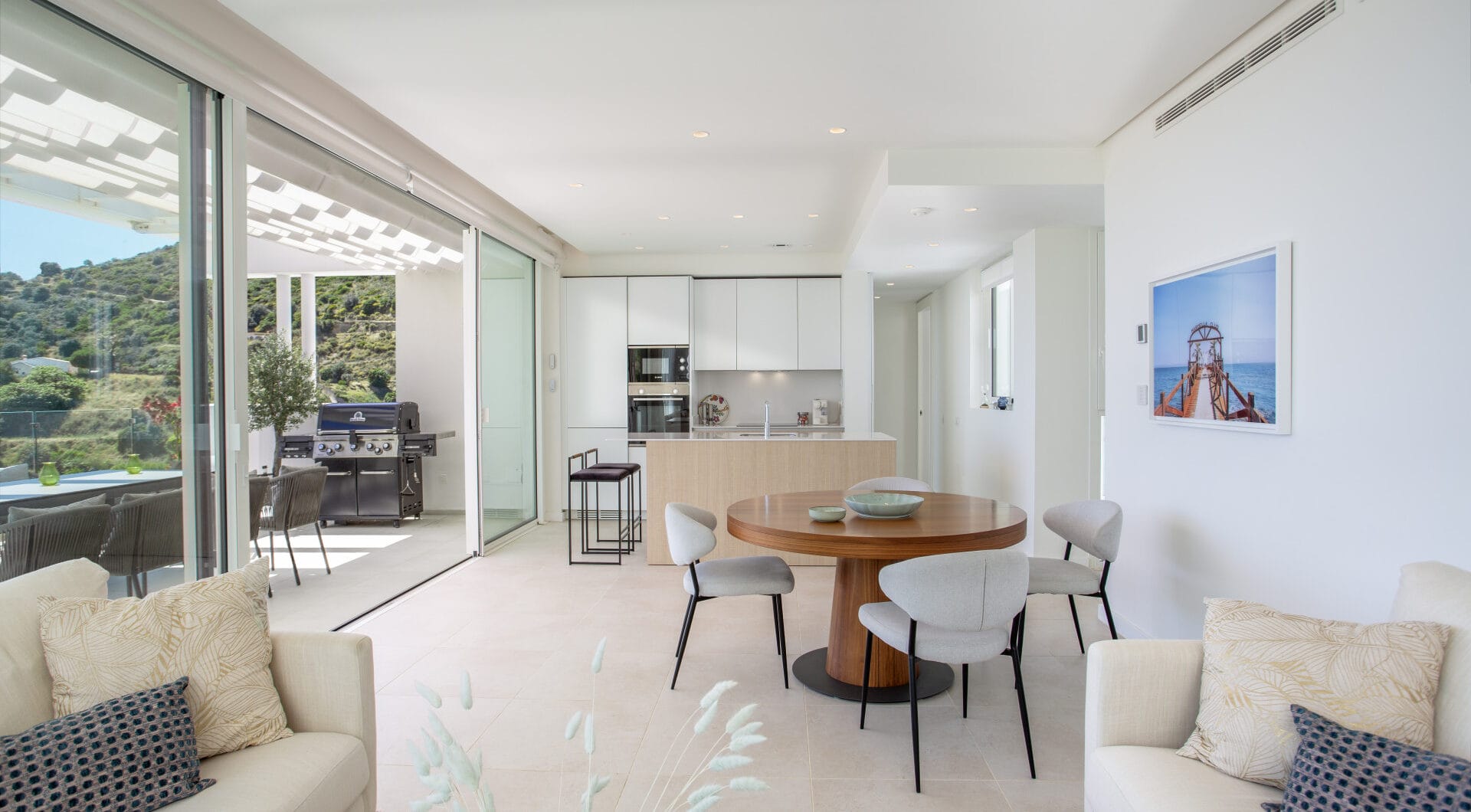Modern Penthouse with Sea &amp; Mountain Views in Palo Alto