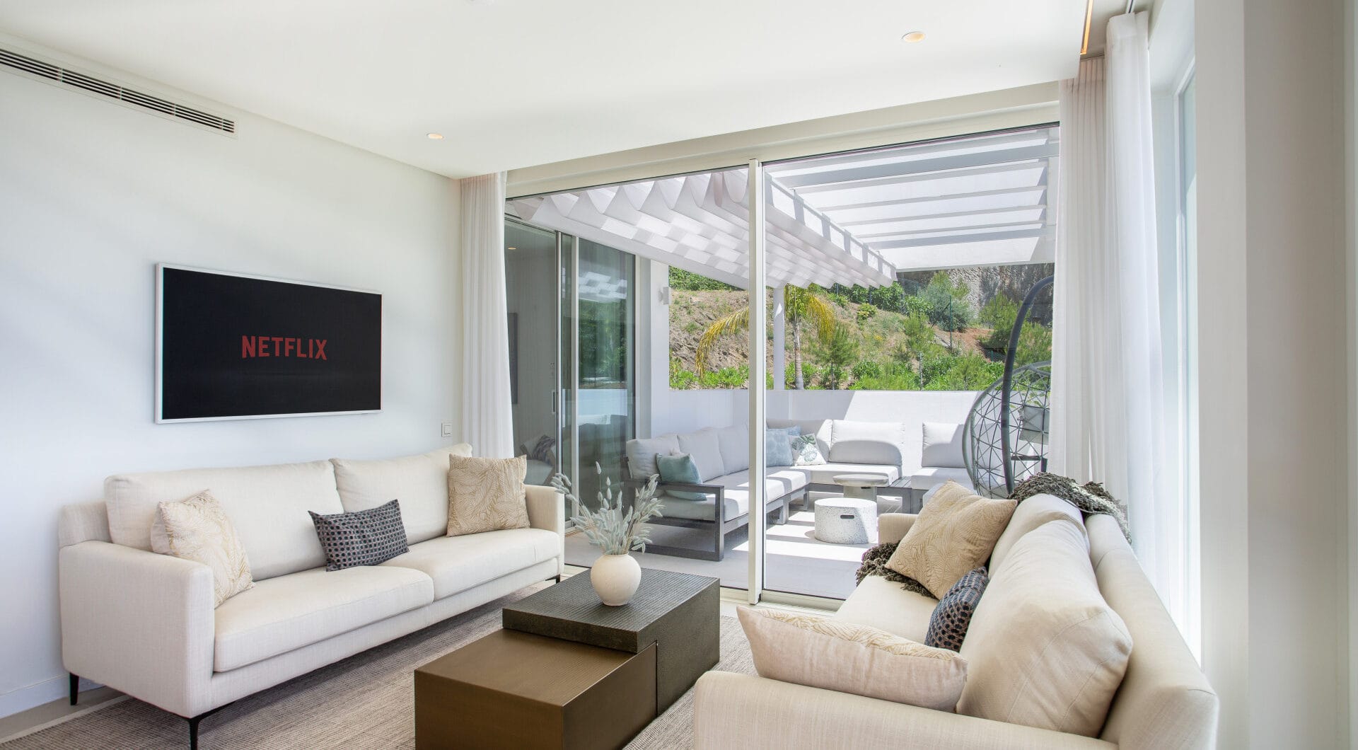 Modern Penthouse with Sea &amp; Mountain Views in Palo Alto