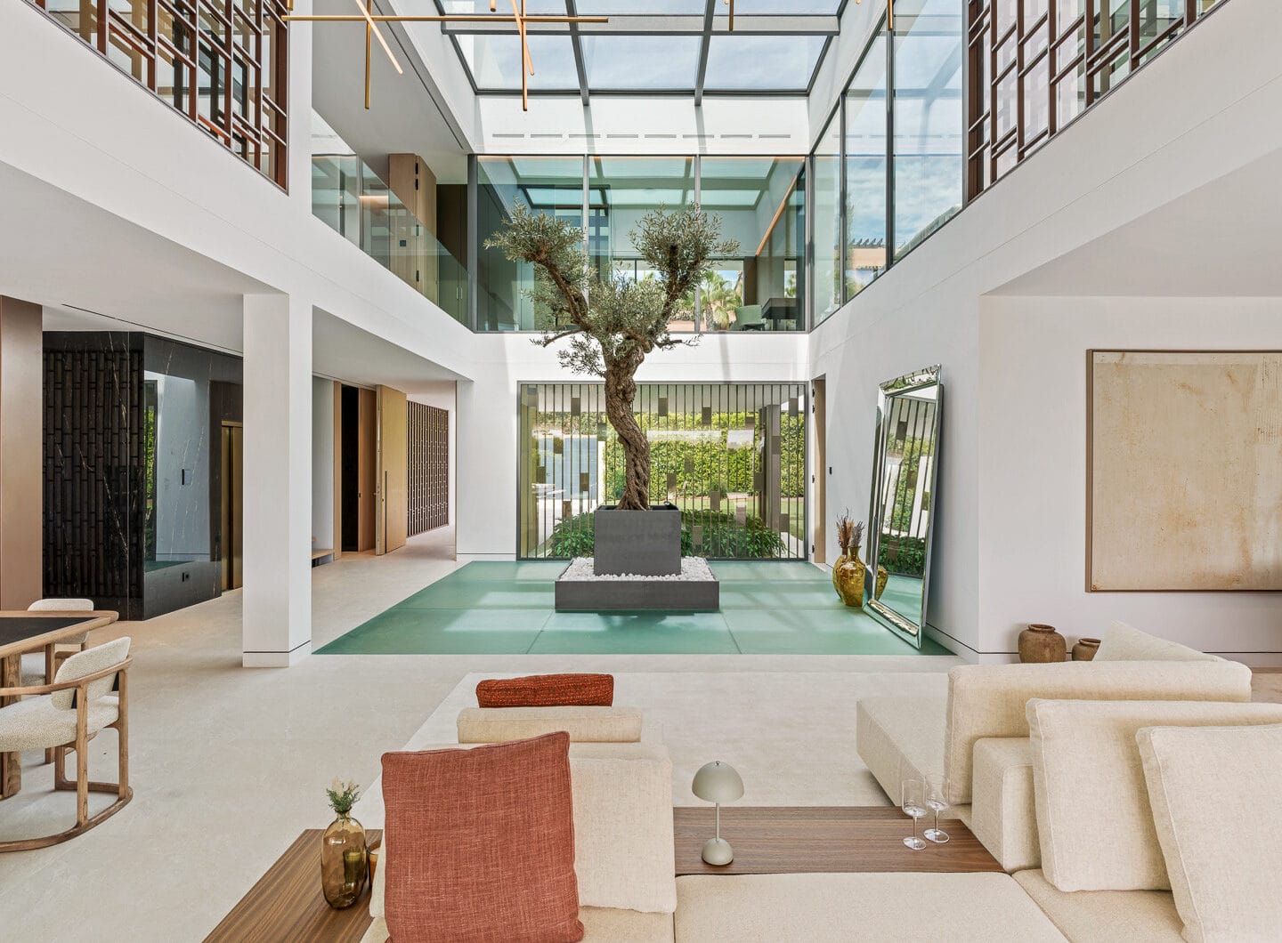 Exceptional 5-bedroom luxury villa in Marbella