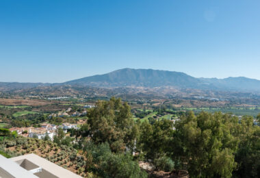 modern 3-Bedroom Penthouse with Panoramic Views in La Cala Golf, Mijas Costa