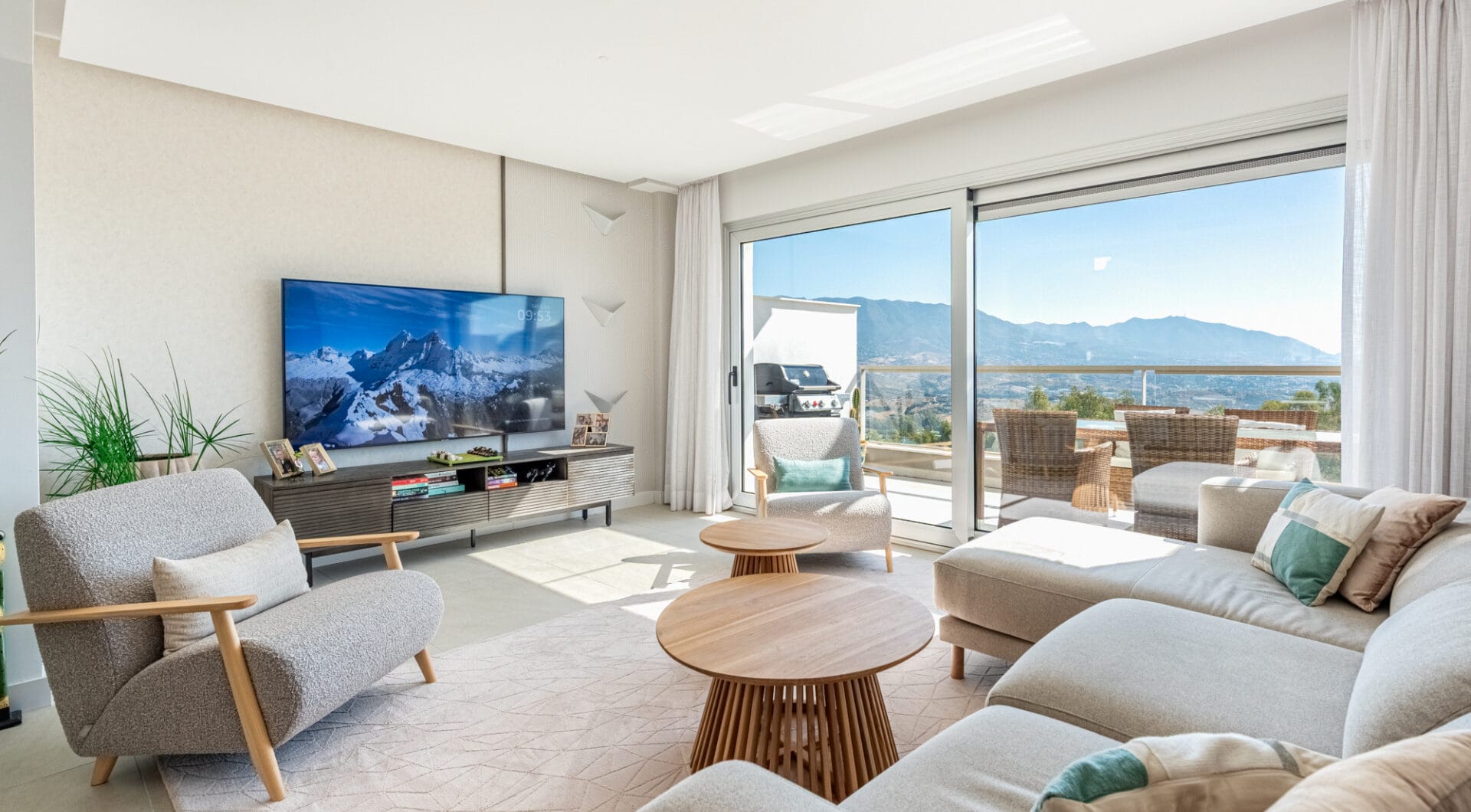 modern 3-Bedroom Penthouse with Panoramic Views in La Cala Golf, Mijas Costa