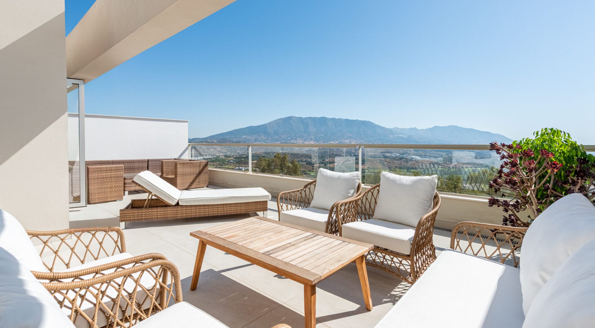 modern 3-Bedroom Penthouse with Panoramic Views in La Cala Golf, Mijas Costa