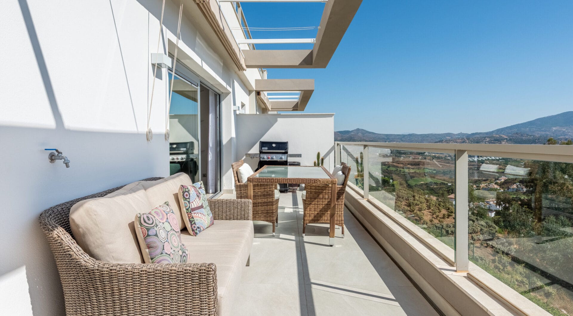modern 3-Bedroom Penthouse with Panoramic Views in La Cala Golf, Mijas Costa
