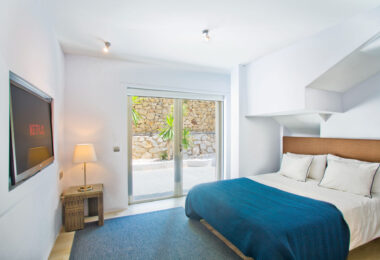 Modern 7-Bedroom Luxury Villa with Panoramic Sea Views in Hacienda Las Chapas