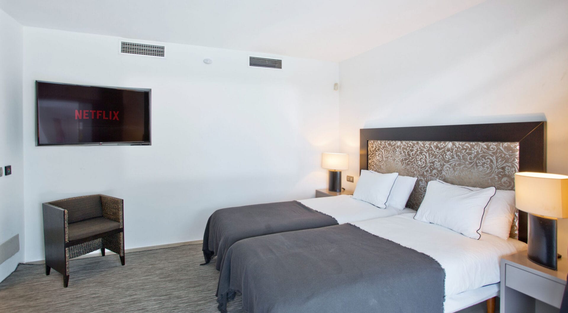 Modern 7-Bedroom Luxury Villa with Panoramic Sea Views in Hacienda Las Chapas