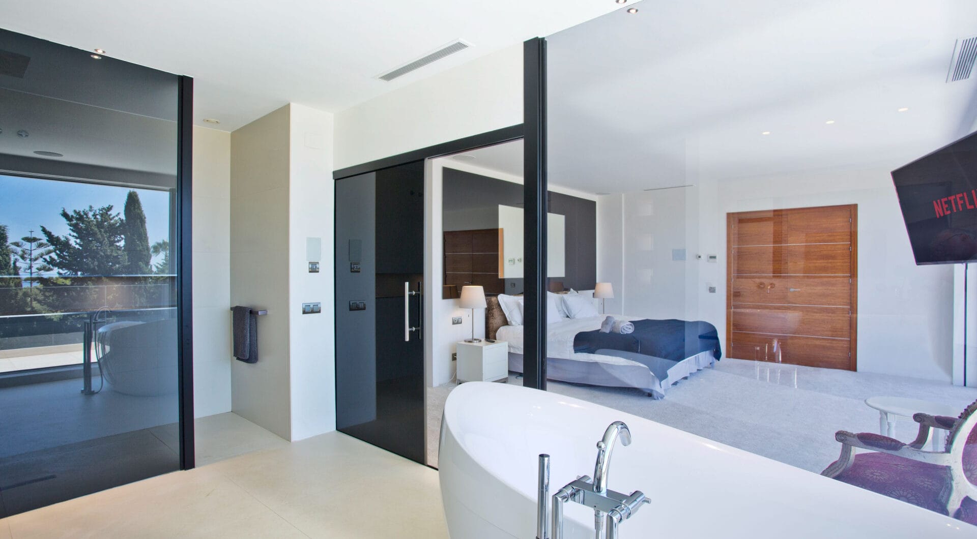 Modern 7-Bedroom Luxury Villa with Panoramic Sea Views in Hacienda Las Chapas
