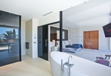 Modern 7-Bedroom Luxury Villa with Panoramic Sea Views in Hacienda Las Chapas