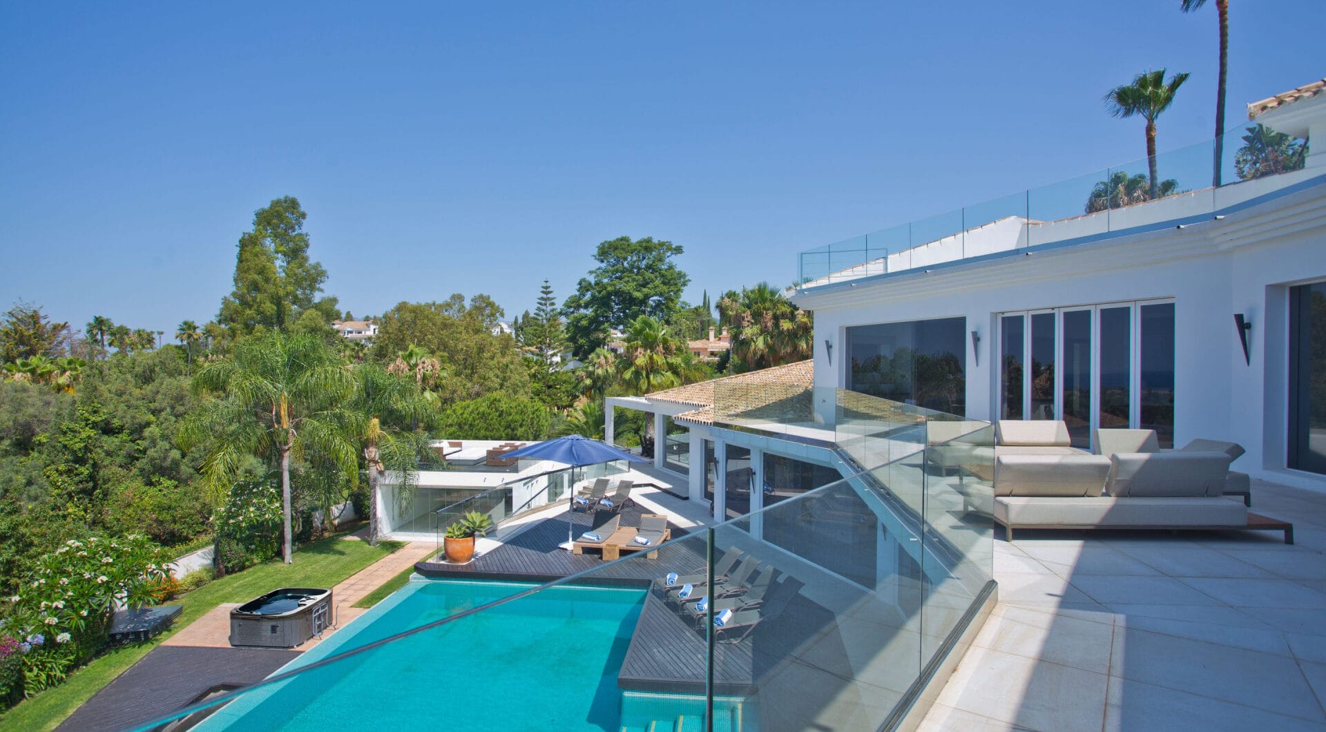 Modern 7-Bedroom Luxury Villa with Panoramic Sea Views in Hacienda Las Chapas