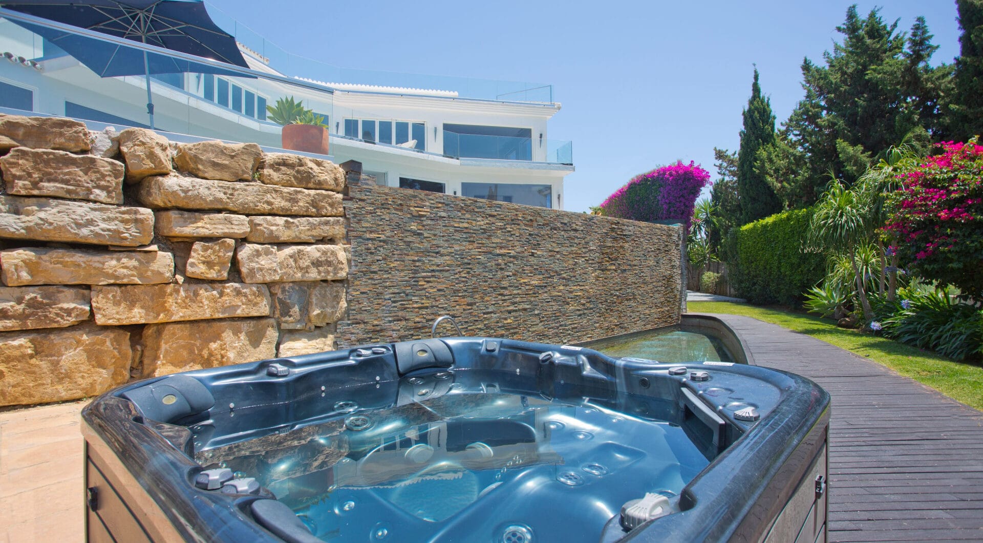 Modern 7-Bedroom Luxury Villa with Panoramic Sea Views in Hacienda Las Chapas