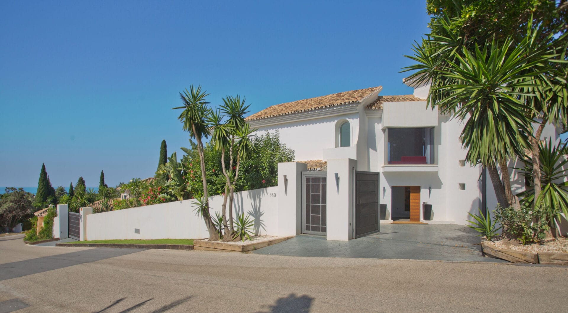 Modern 7-Bedroom Luxury Villa with Panoramic Sea Views in Hacienda Las Chapas