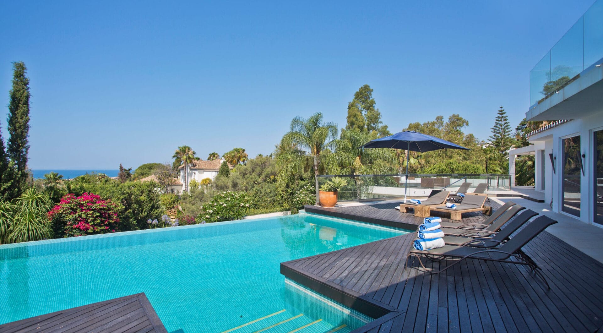 Modern 7-Bedroom Luxury Villa with Panoramic Sea Views in Hacienda Las Chapas