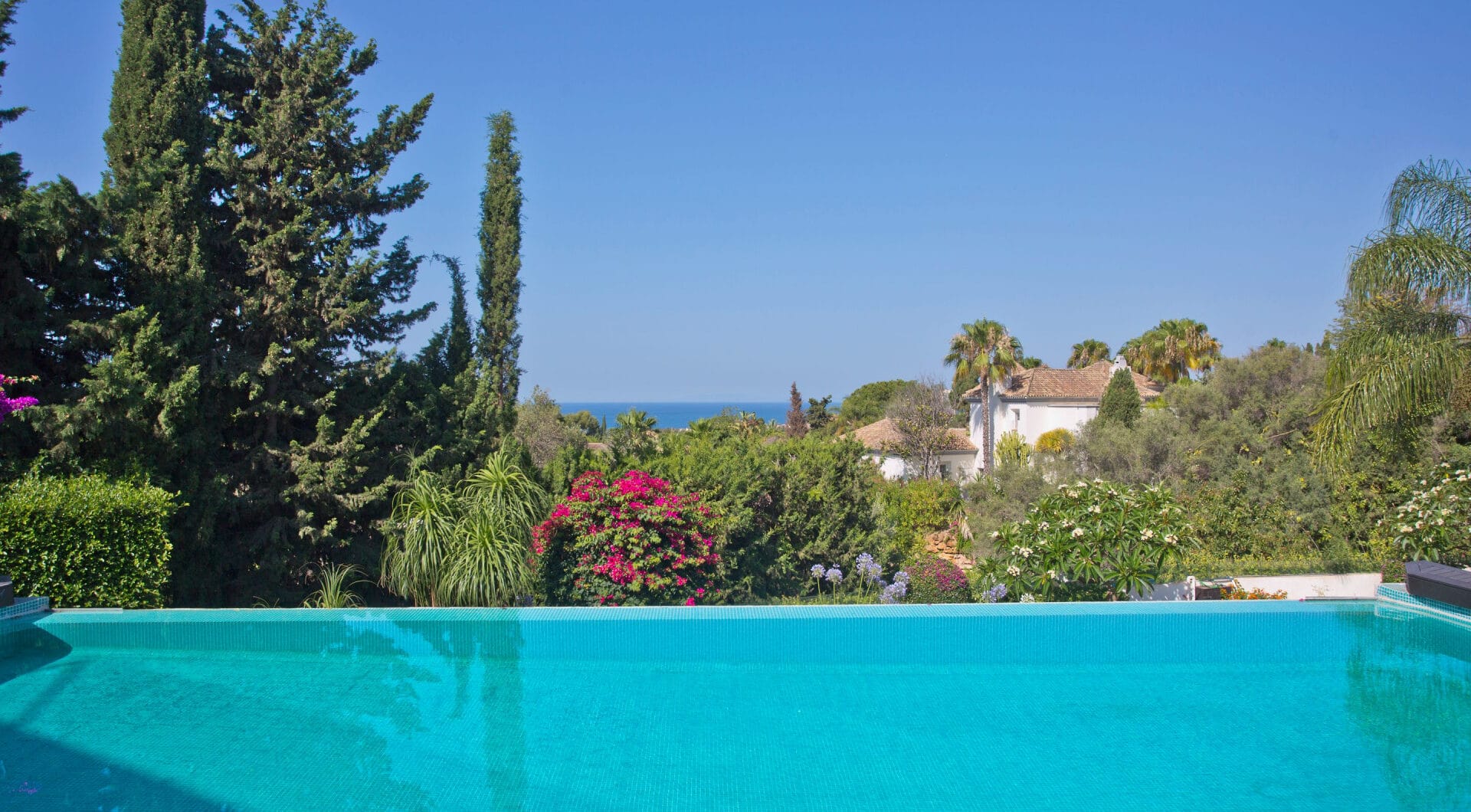 Modern 7-Bedroom Luxury Villa with Panoramic Sea Views in Hacienda Las Chapas