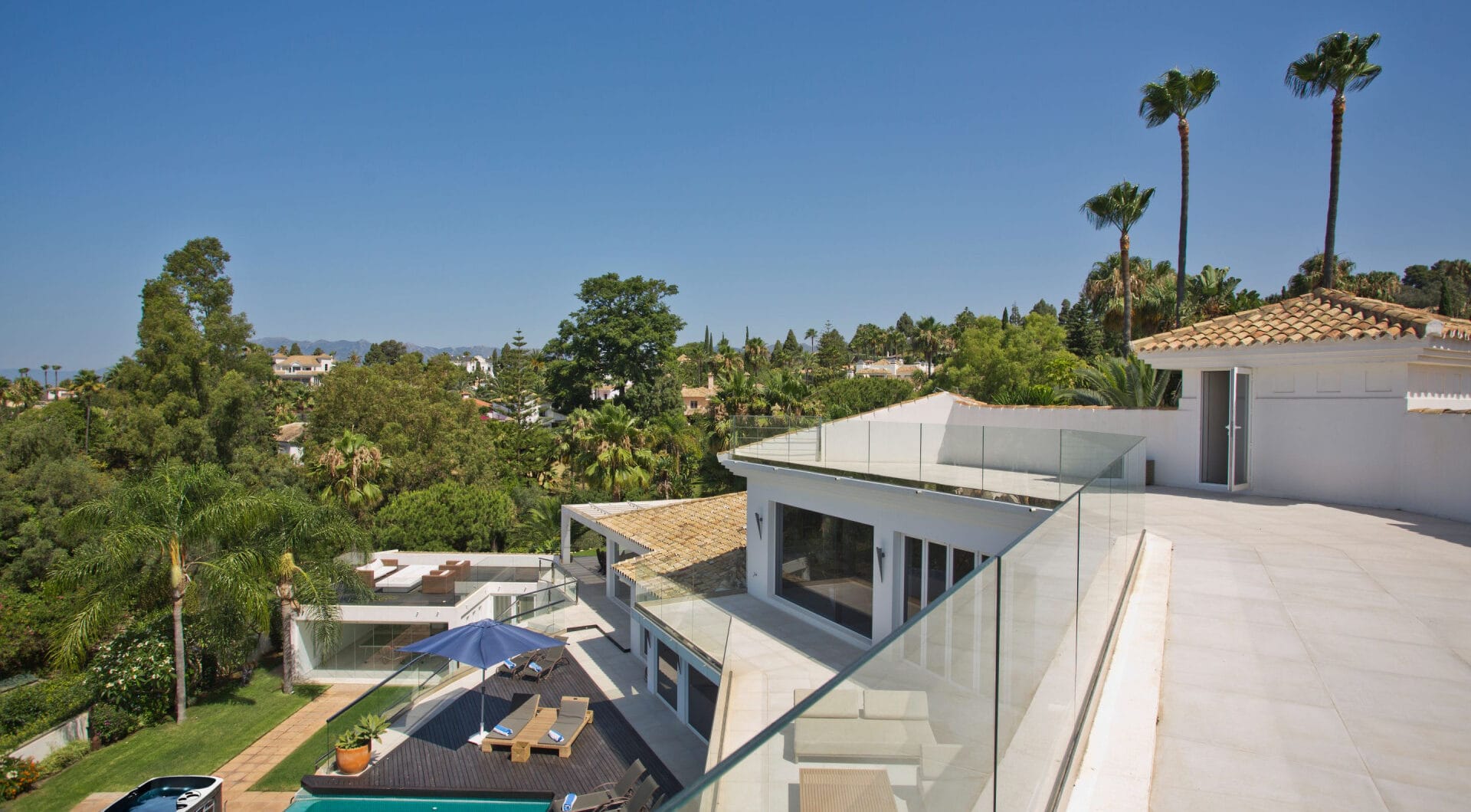 Modern 7-Bedroom Luxury Villa with Panoramic Sea Views in Hacienda Las Chapas