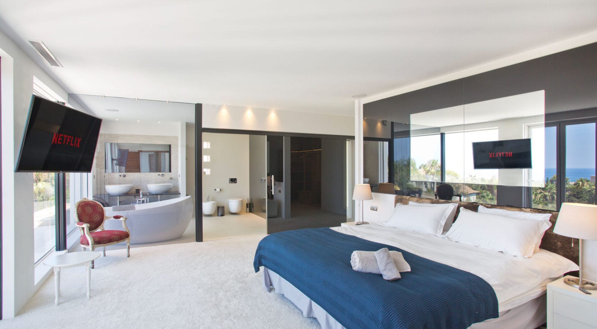 Modern 7-Bedroom Luxury Villa with Panoramic Sea Views in Hacienda Las Chapas
