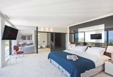 Modern 7-Bedroom Luxury Villa with Panoramic Sea Views in Hacienda Las Chapas