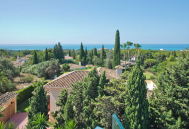 Modern 7-Bedroom Luxury Villa with Panoramic Sea Views in Hacienda Las Chapas