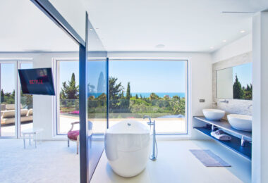 Modern 7-Bedroom Luxury Villa with Panoramic Sea Views in Hacienda Las Chapas