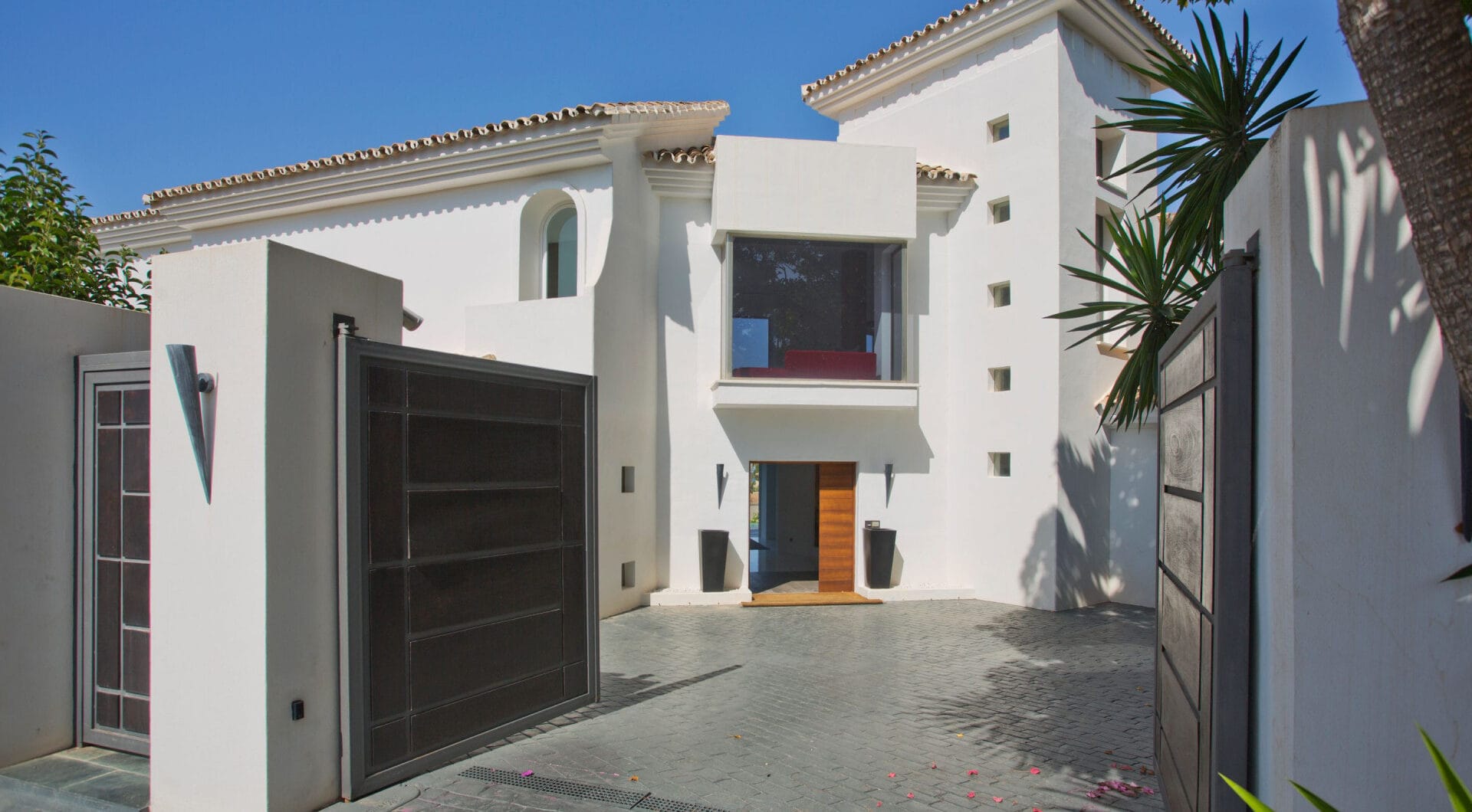 Modern 7-Bedroom Luxury Villa with Panoramic Sea Views in Hacienda Las Chapas