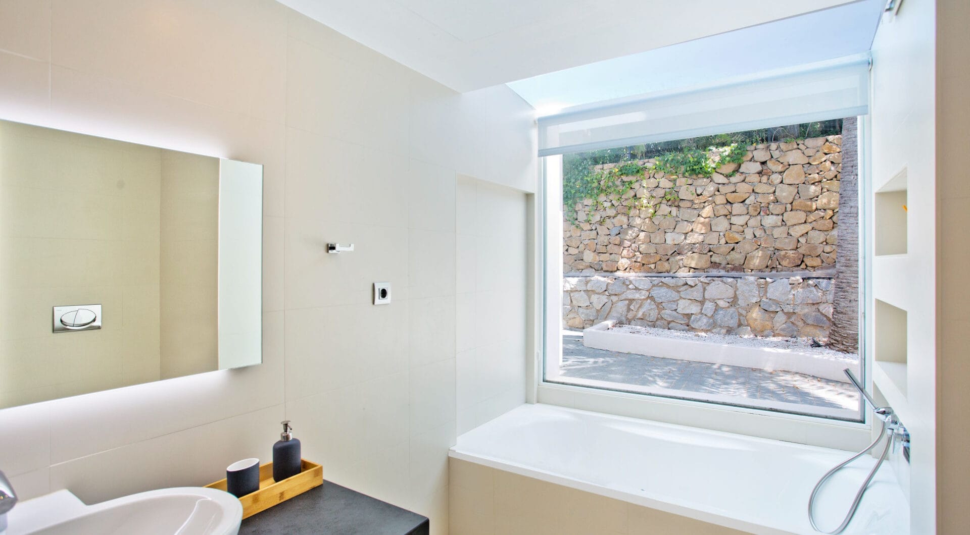 Modern 7-Bedroom Luxury Villa with Panoramic Sea Views in Hacienda Las Chapas