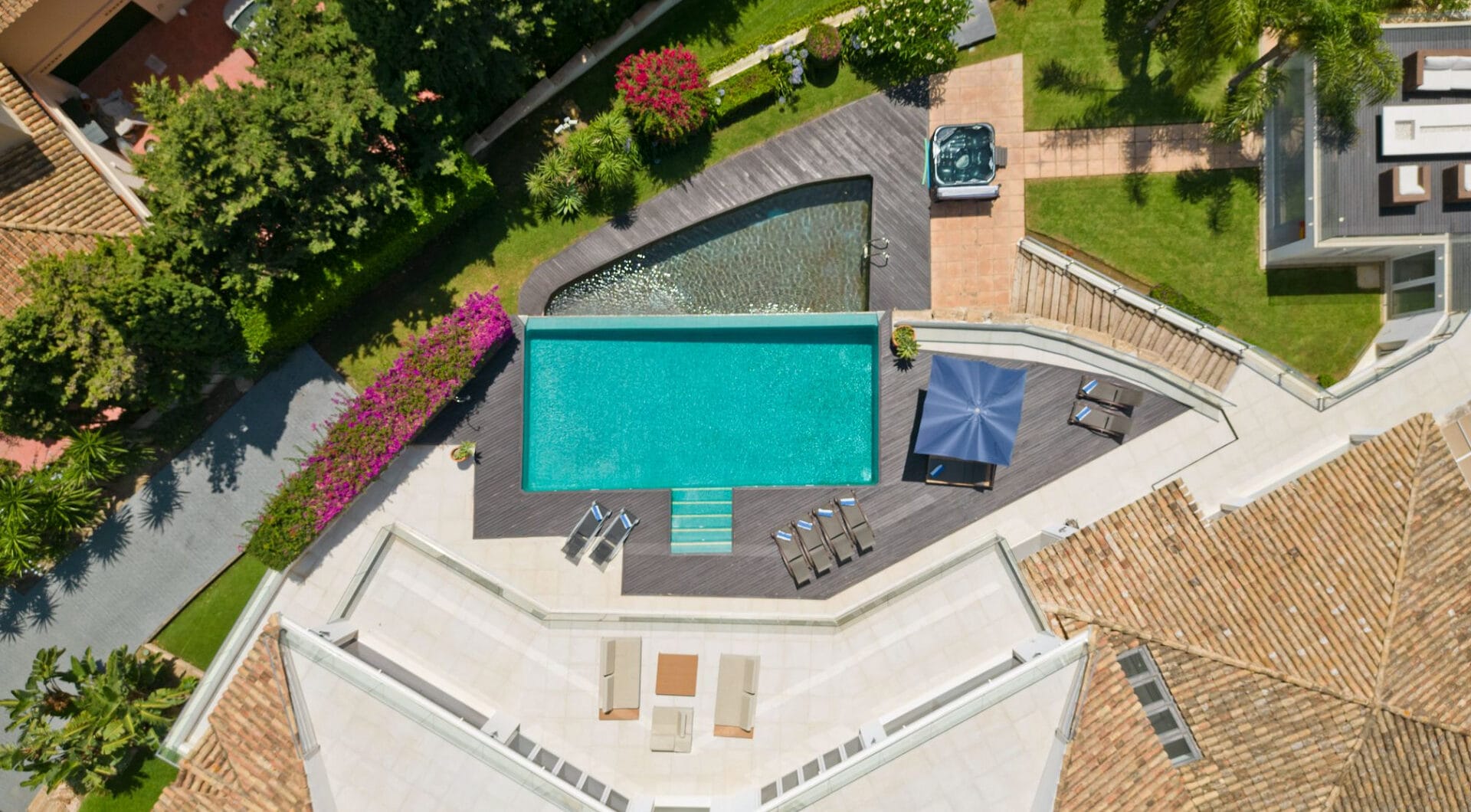 Modern 7-Bedroom Luxury Villa with Panoramic Sea Views in Hacienda Las Chapas