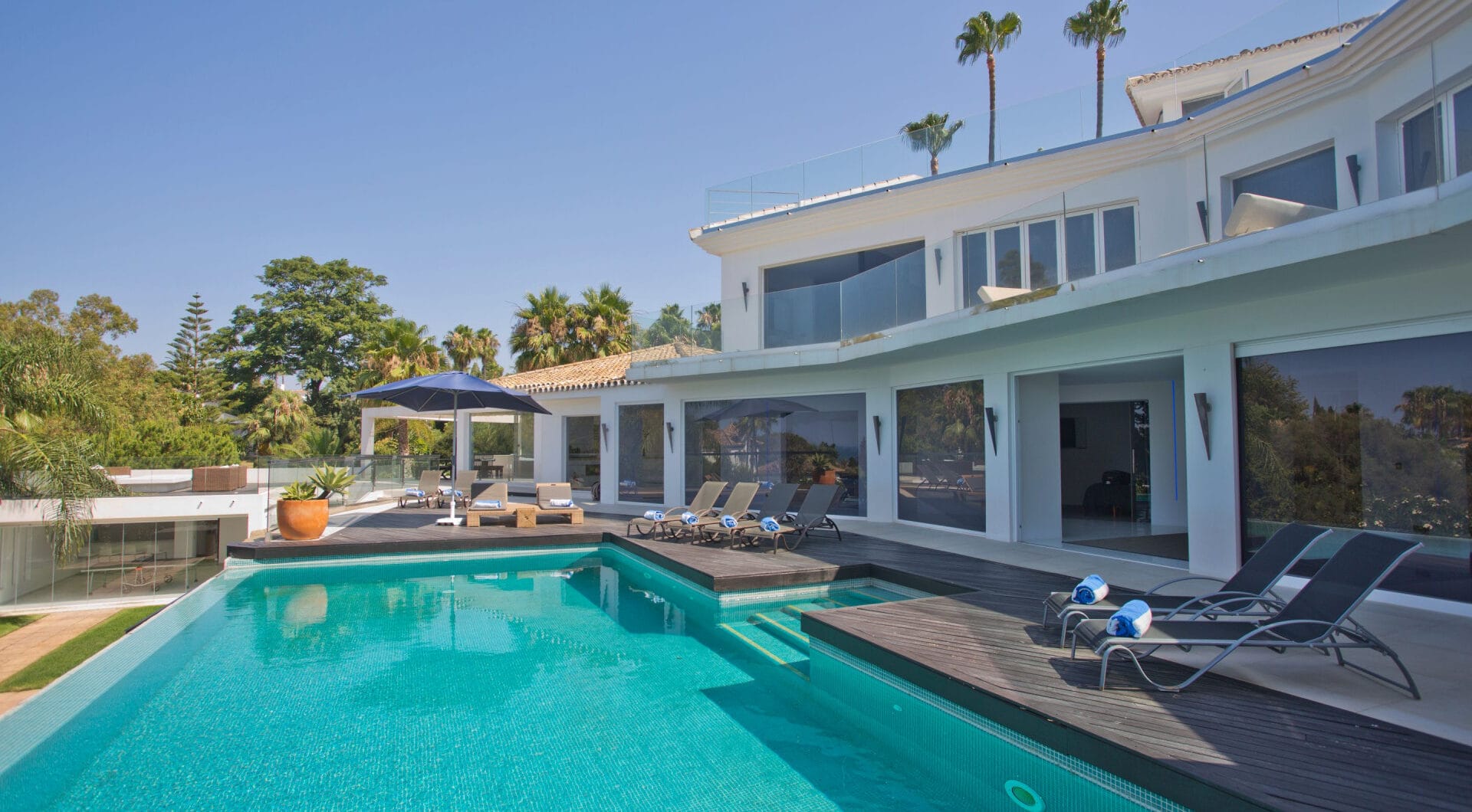Modern 7-Bedroom Luxury Villa with Panoramic Sea Views in Hacienda Las Chapas