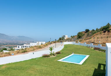 Modern Villa with Mountain Views in La Cala Golf, Mijas