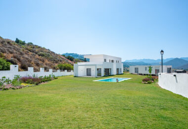 Modern Villa with Mountain Views in La Cala Golf, Mijas